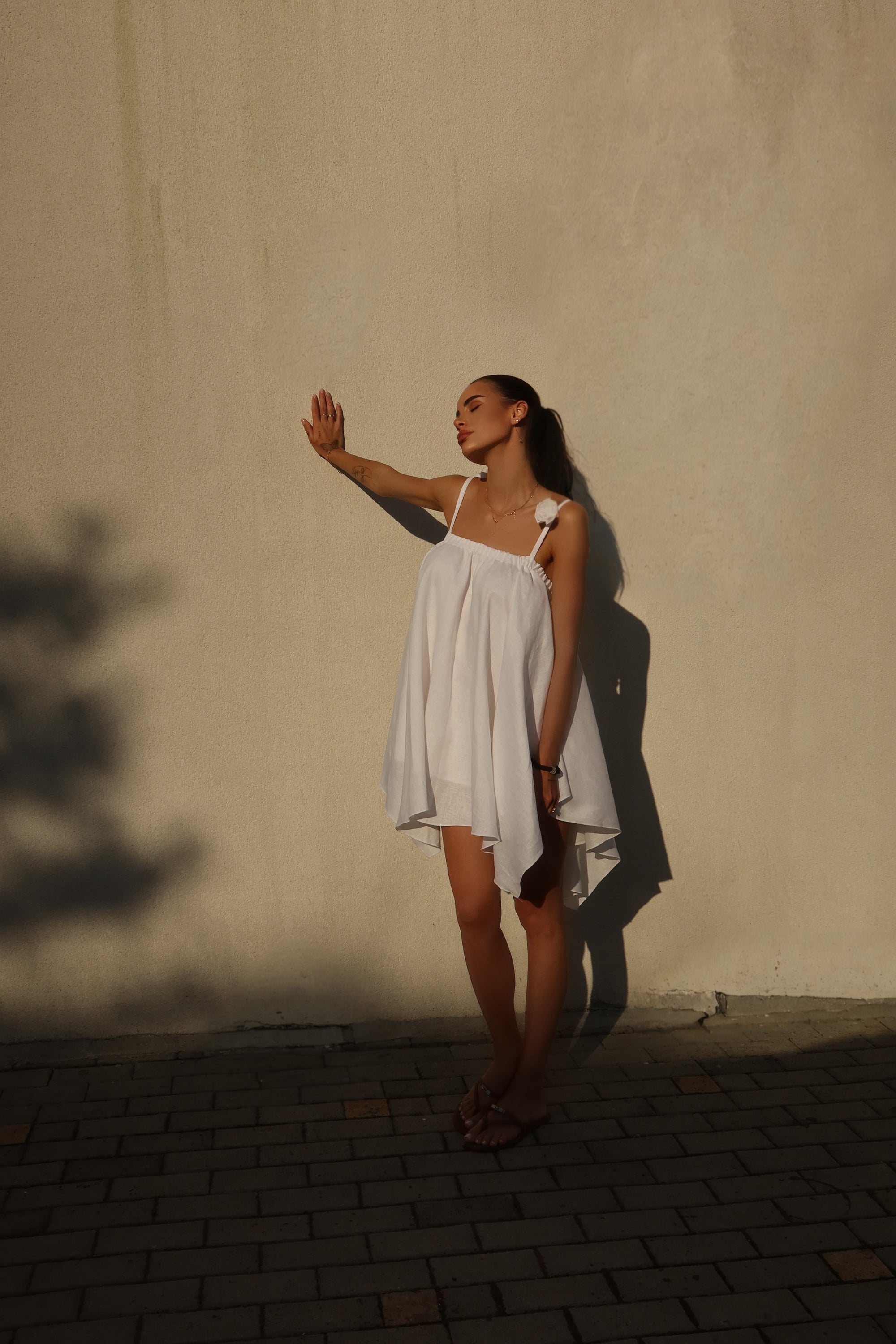 Liza Dress With Rose In White
